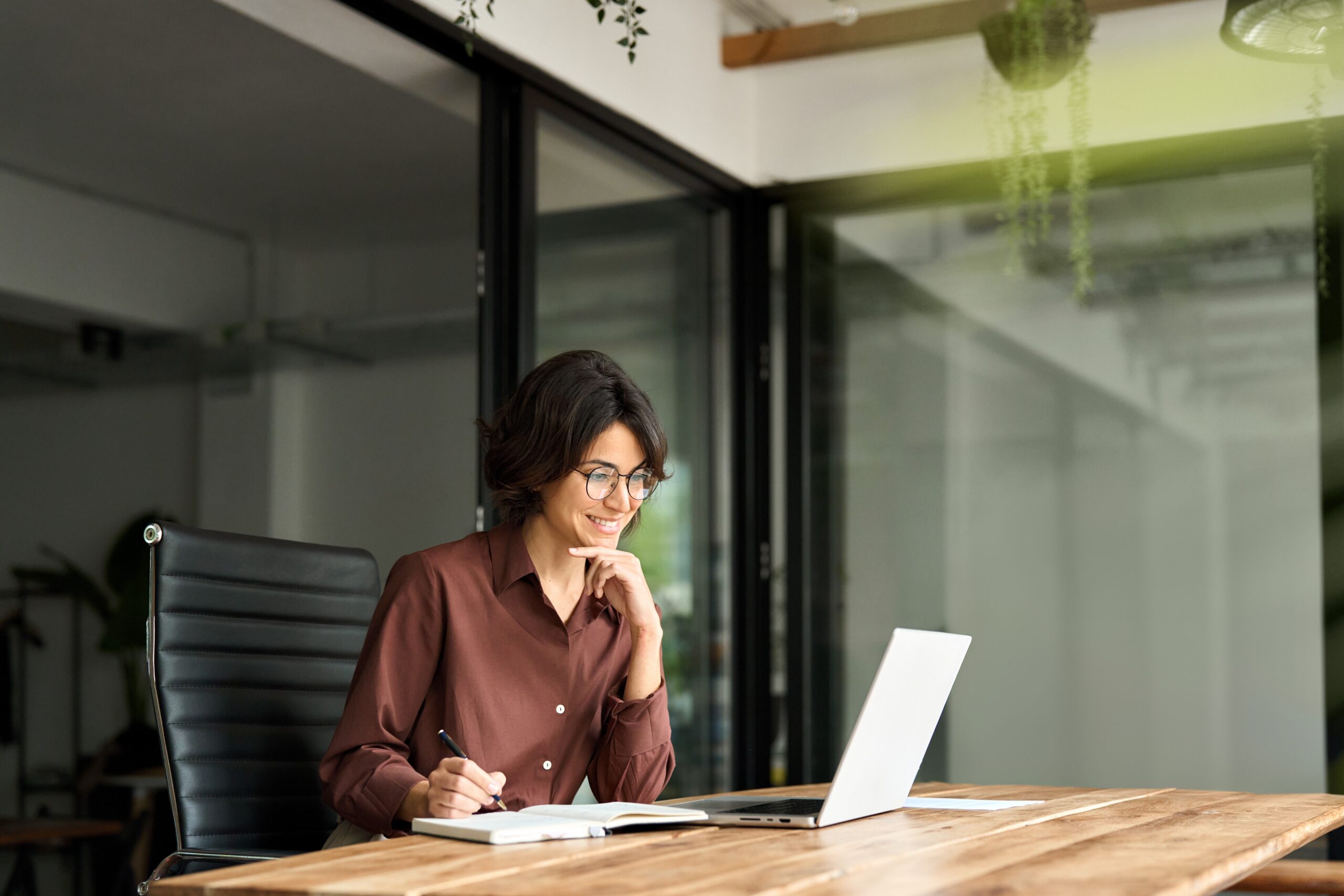 Smiling,Busy,Young,Professional,Businesswoman,Hr,Manager,Executive,Looking,At